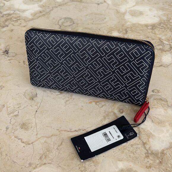 NWT Tommy Hilfiger Monogram Vegan Leather Zip Around Long Wallet - Picture 2 of 6
